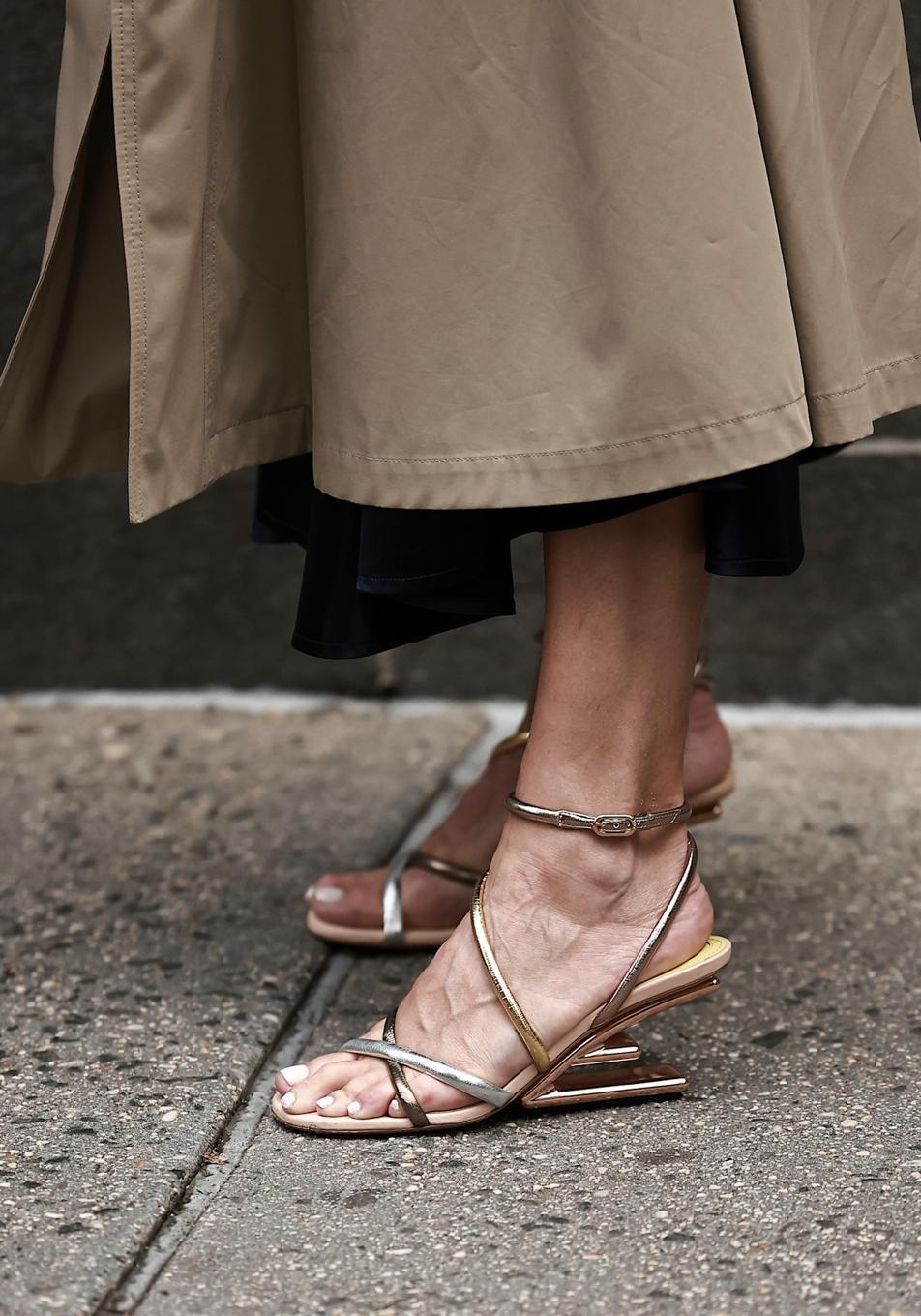Estos son los colores de uñas que usarán las mujeres de 50 en los pies en Semana Santa