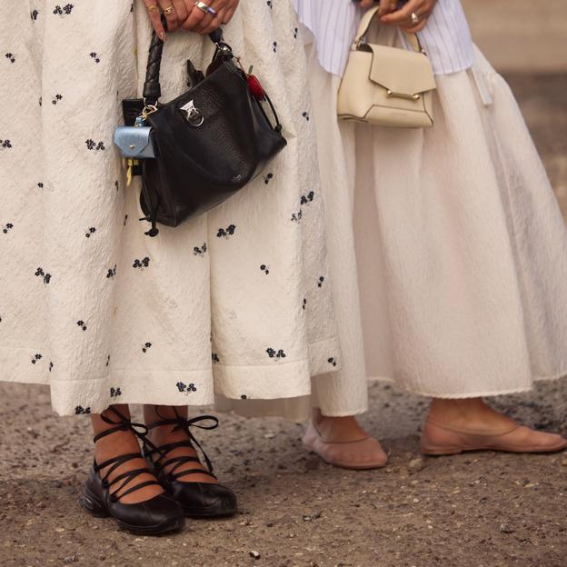 Cinco bailarinas ideales que se salen de lo común y son perfectas para lucir con vaqueros o faldas