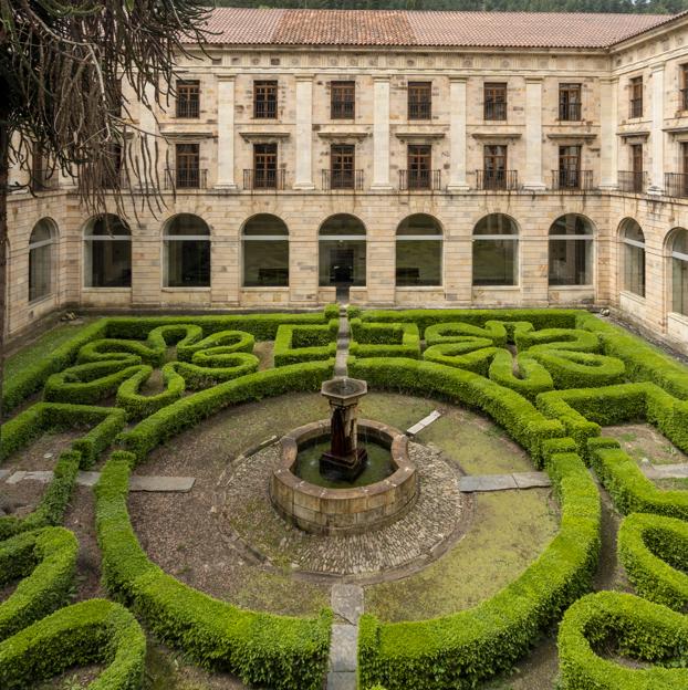 Este es el parador mejor valorado de España, según Google: un edificio con siglos de historia y un bosque