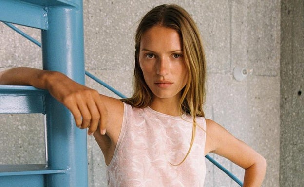 Lo más nuevo de Zara te prepara para Semana Santa: vestidos de invitada, básicos denim y prendas a todo color