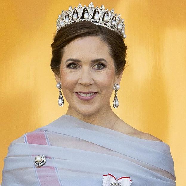 La tiara de la reina Margarita que Mary de Dinamarca aún no se ha atrevido a llevar: estilo bandeau, con turquesas y diamantes