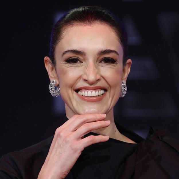 Las mujeres de pelo rizado van a querer el corte de pelo corto que se ha hecho Blanca Romero