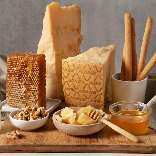 Este es el delicioso queso italiano con nueve siglos de historia que aporta más proteína en el desayuno