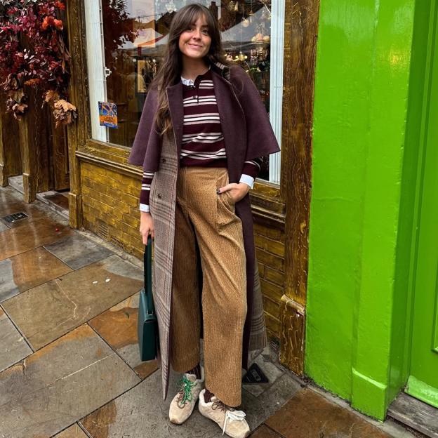 Zapatillas con cordones a contraste que dan un toque diferente a tus looks de primavera