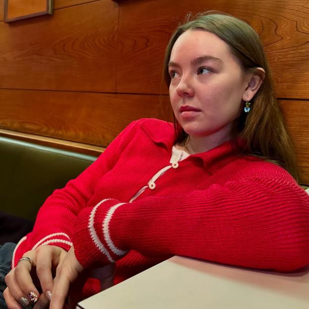 Qué hay en el bolso de una royal de Mónaco: Alexandra de Hannover enseña lo que siempre lleva con ella