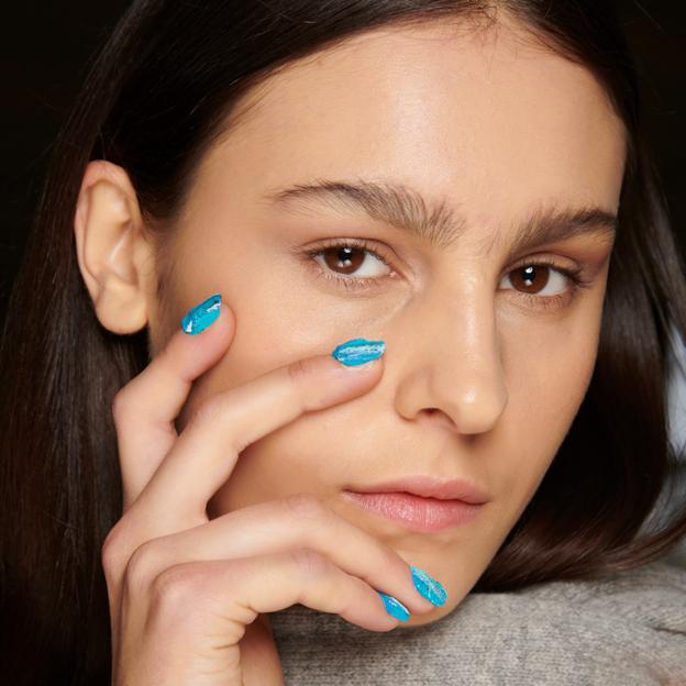 Adiós a las manicuras oscuras: los cinco esmaltes llamativos para las más atrevidas