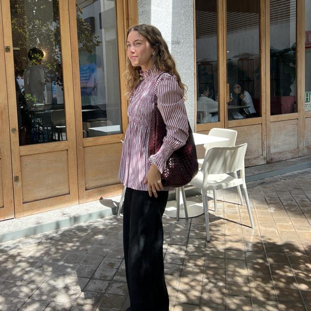 Estas blusas son las favoritas de las francesas: perfectas para llevarlas con vaqueros