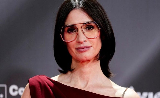 Las mujeres de pelo fino van a querer copiar el corte de pelo a capas de Paz Vega