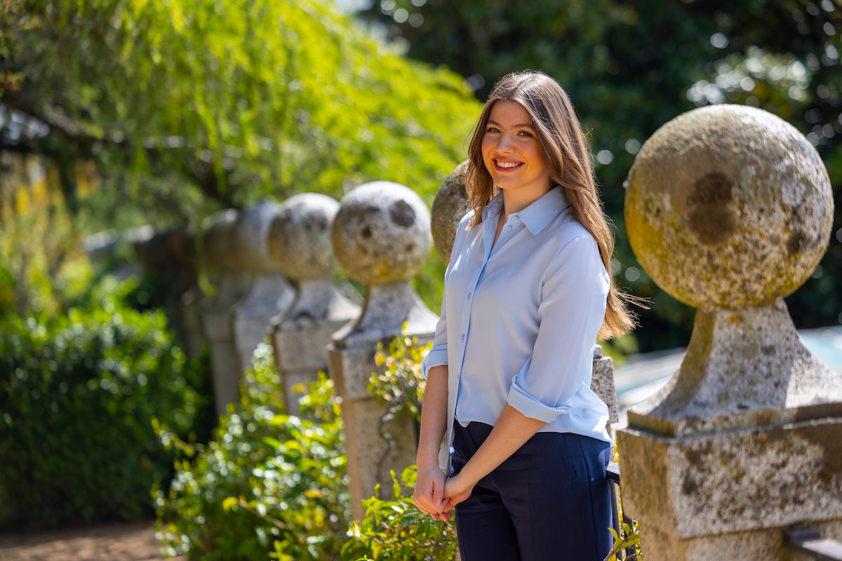 Por qué las fotos oficiales de la infanta Sofía por su 18 cumpleaños parecen hechas para su perfil de Linkedin