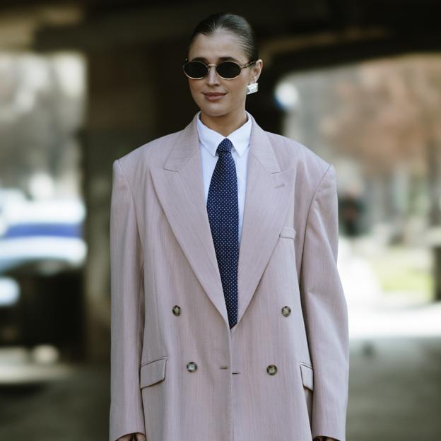 Guía para incorporar la corbata en tus looks de primavera: así la llevan las chicas más elegantes de Instagram