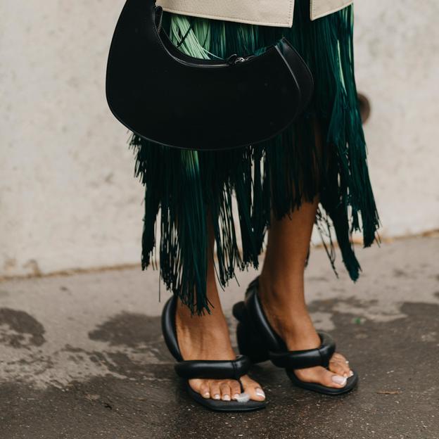 Chanclas especiales que puedes llevar a la playa o en tu look de oficina