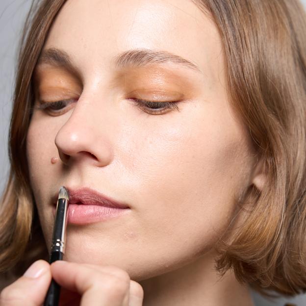 El lápiz de labios que le pedirás a tu madre este verano es el mismo que ella lleva usando toda la vida