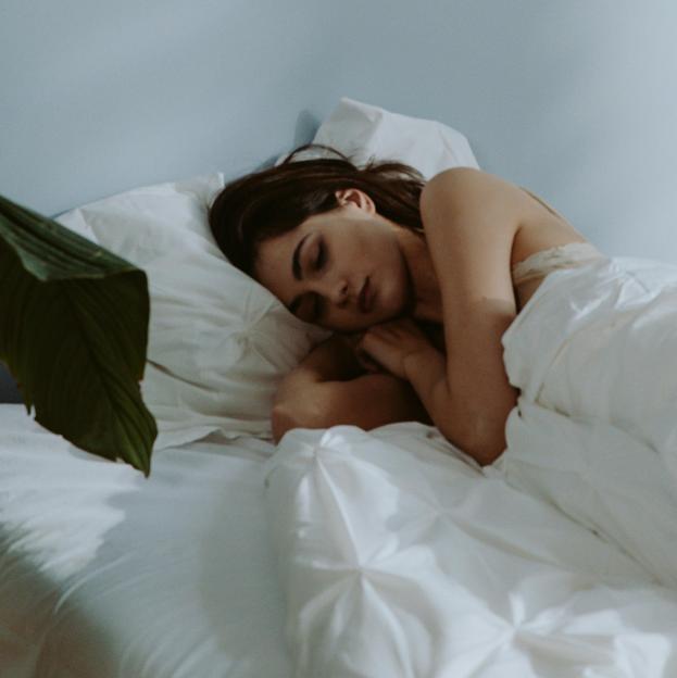 El automasaje recomendado por la entrenadora de los famosos para quedarte dormido en un minuto