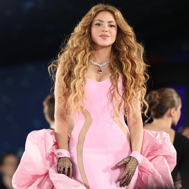 Shakira se apunta al maximalismo en la Gala MET 2025 con el espectacular vestido rosa con volúmenes de Prabal Gurung