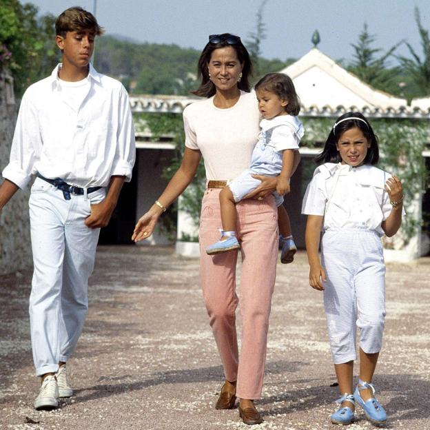 Enrique Iglesias cumple 50 años: cuál es su verdadera relación con sus hermanos