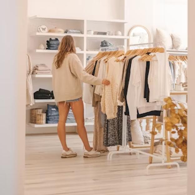 El truco fácil y rápido de una experta en orden para no tener que hacer cambio de armario