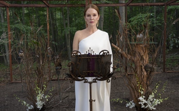 Así es Sirenas, la comedia dramática de Julianne Moore que arrasa en Netflix: todo sobre la serie del momento