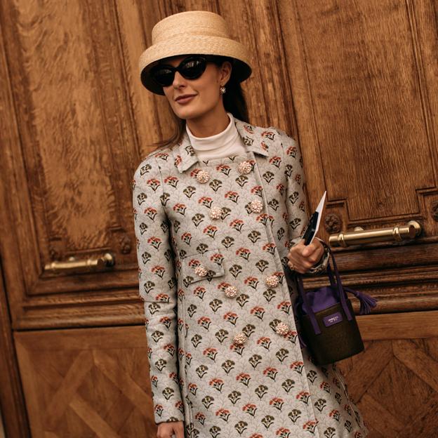 Sombreros para invitadas, el complemento ideal para elevar tu look en bodas de día