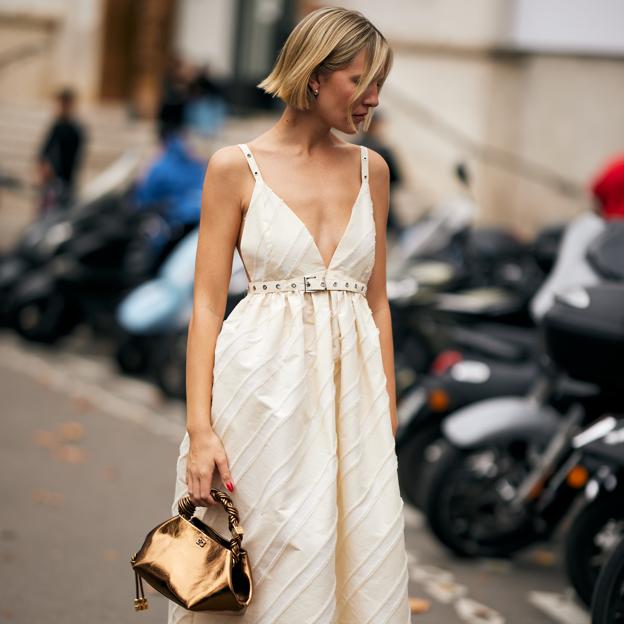 Vestidos de lino en tonos neutros, el básico esencial para cuando suban las temperaturas