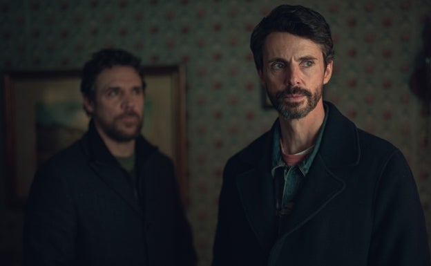 Así se ha covertido la serie del atractivísimo Matthew Goode en lo más visto de Netflix: policías enfadados, psicópatas retorcidos y ganas de vivir en Edimburgo