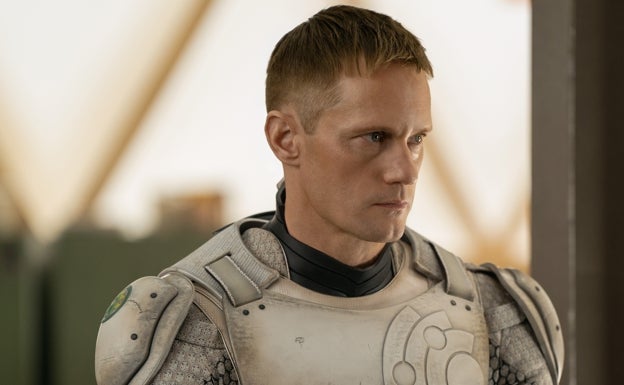 Si ya echas de menos Andor, necesitas esta serie de ciencia ficción con Alexander Skarsgård, más guapo que nunca, sobre un robot que ama los culebrones