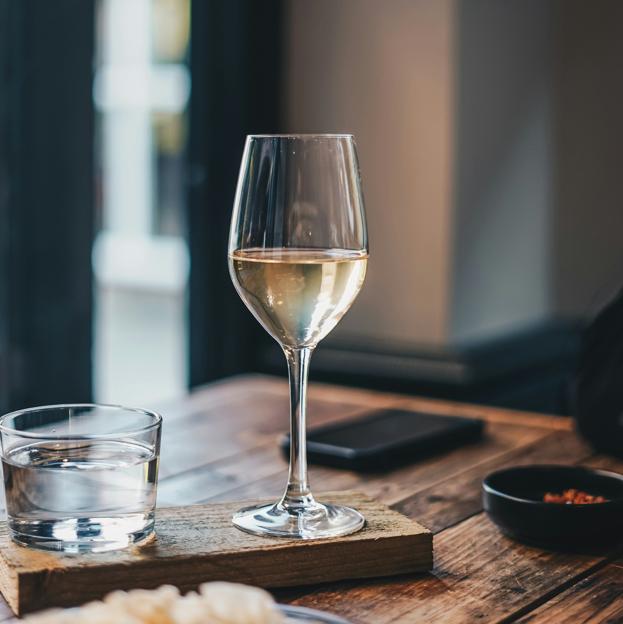 Los mejores vinos blancos para maridar con todo esta primavera