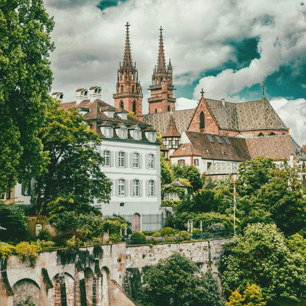 Todo lo que tienes que conocer de Basilea, la ciudad suiza que acoge Eurovisión: rincones llenos de arte, un casco antiguo de cuento y un río como protagonista