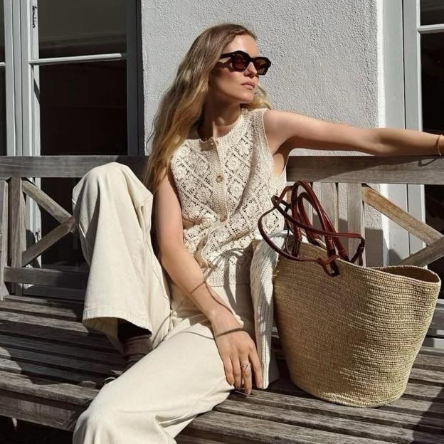 Bolsos de rafia que enamoran a las más elegantes: con tamaño perfecto