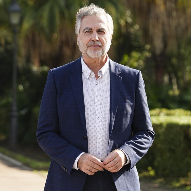 El perfil más desconocido de Carlos Alsina: imitador precoz, vida privada blindada y un encuentro inesperado con la reina Letizia