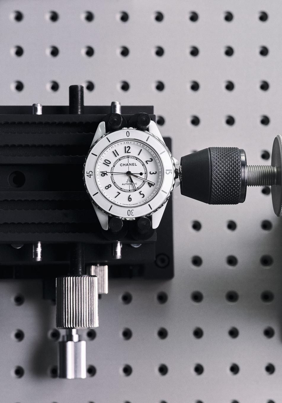Así celebra Chanel el 25 aniversario de su reloj J12