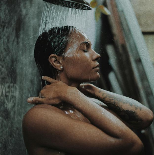 Doctor Alexandre Olmos: «Para tener más energía solo necesitas darte una ducha fría y cenar más temprano»