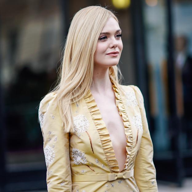 Los vestidos amarillo mantequilla son virales: combinan con todo y quedan bien a todas