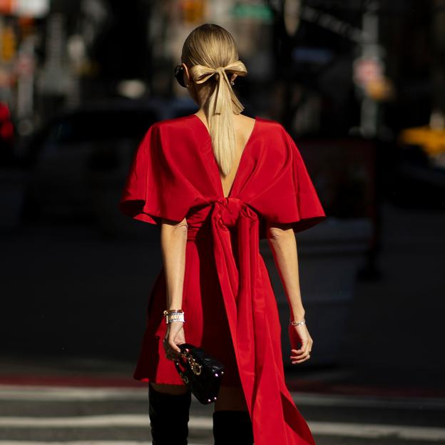 Eleva tus looks de primavera con los vestidos rojos que mejor sientan de la temporada