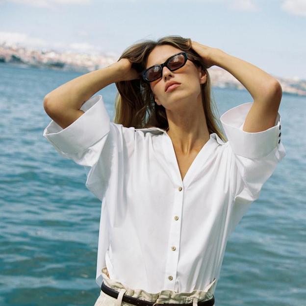 Aquí están las camisas blancas más bonitas para sobrevivir a la recta final de la primavera