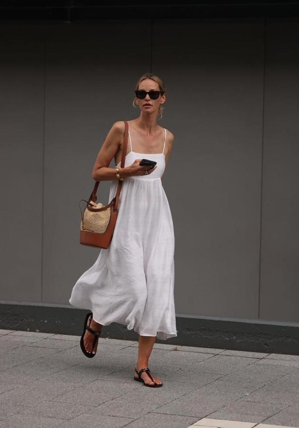 Vestidos midi con lino ideales para solucionar tus looks de verano a partir de los 50