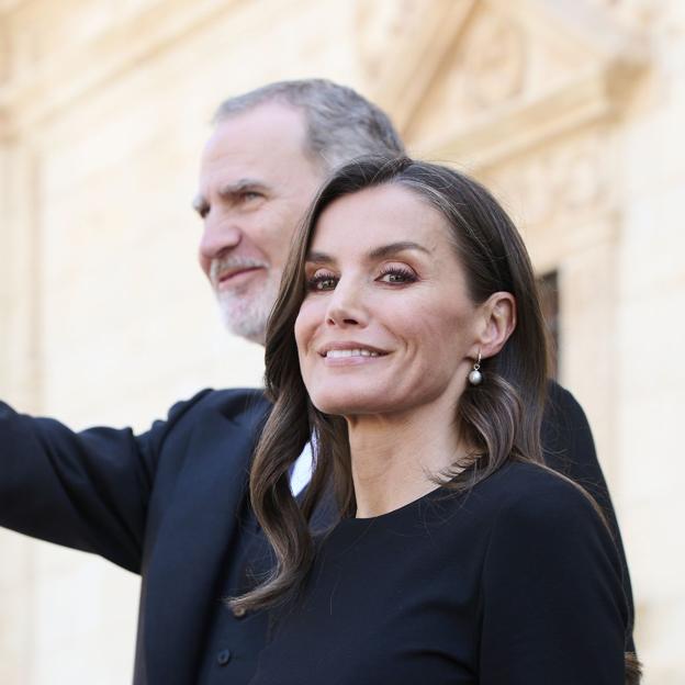 El álbum de enamorados de Felipe y Letizia: las fotos de cariño y complicidad en 2025 que demuestran que su relación de pareja es real