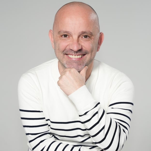 Juanra López publica Los amores improbables: «La crónica social es una novela porque mucho de lo que se cuenta es ciencia ficción»