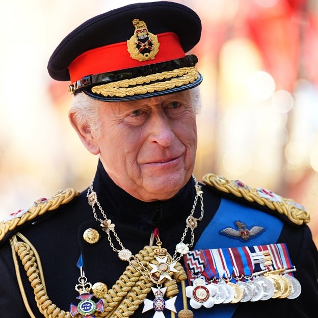 En qué malgasta Carlos III su inmensa fortuna: la ruinosa costumbre que ha heredado de su abuela