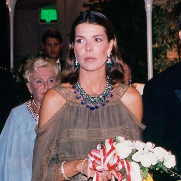 La historia del espectacular collar Tutti Frutti de Cartier que adora Carolina de Mónaco: inspiración india y 785 piedras preciosas