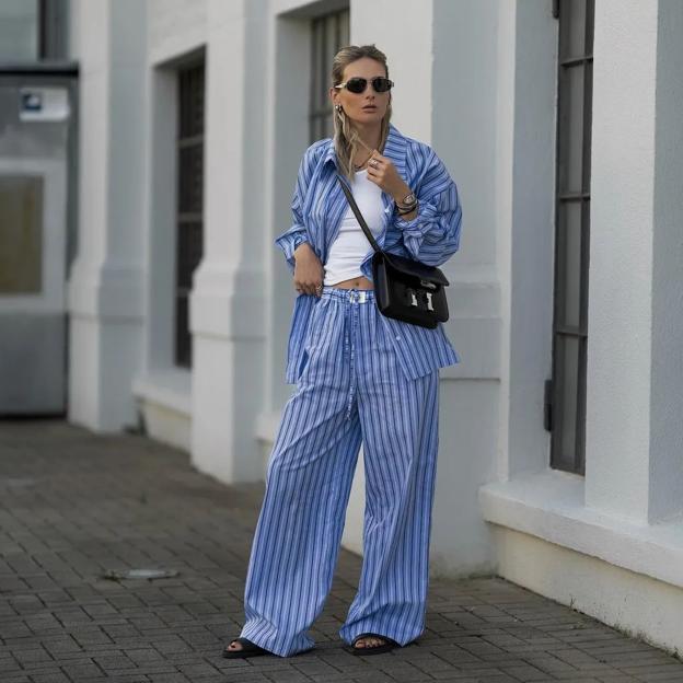 Estos conjuntos de rayas son el look que aman las influencers internacionales en verano