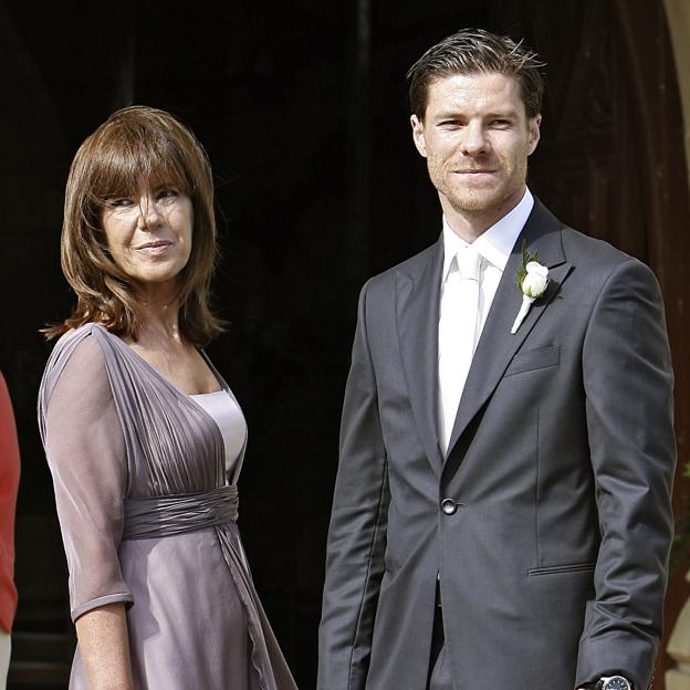 Así es la familia de Xabi Alonso: un padre futbolista, un hermano árbitro y una madre típica vasca