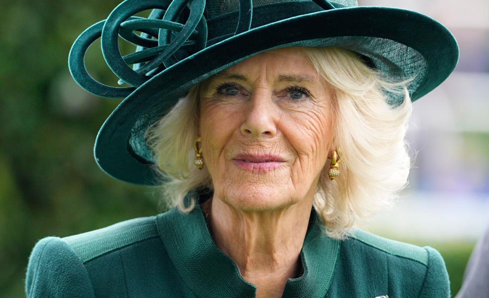 La reina Camilla cumple 78 años: descubrimos los broches más espectaculares de su joyero y su significado oculto