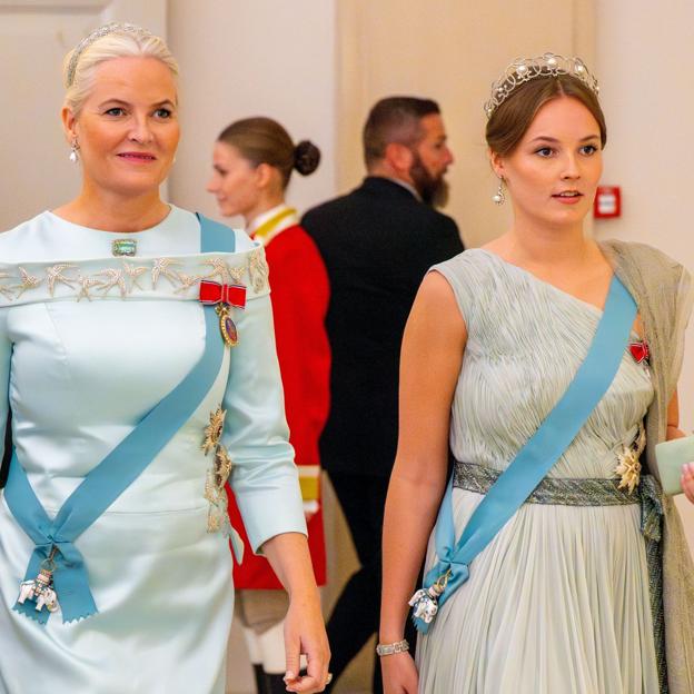 La impresionante colección de tiaras que Ingrid de Noruega heredará: esmeraldas, diamantes y la diadema más moderna