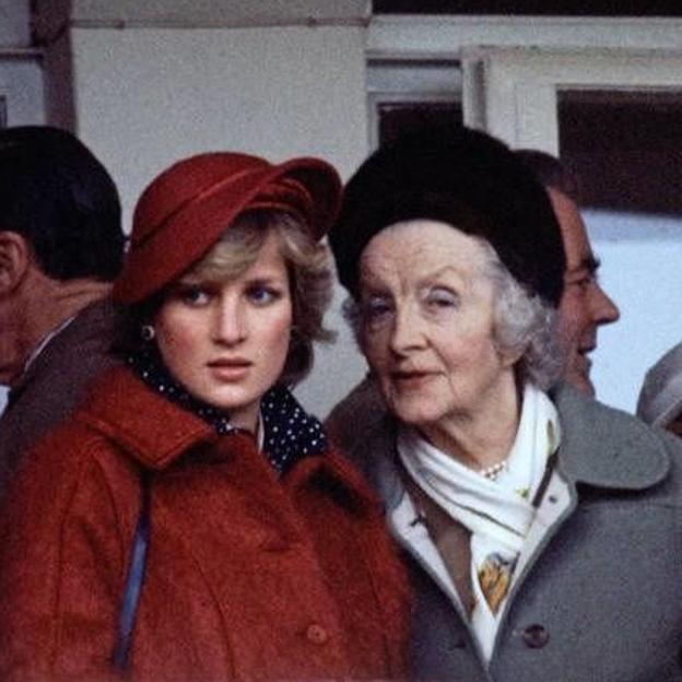 La malvada Lady Fermoy, la abuela materna a la que Diana de Gales dejó de hablar: «El sentido del humor de los Windsor no es para ti»